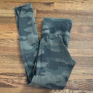 TNA women’s camo leggings *raw hem at ankles*